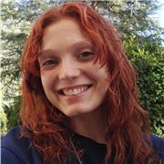 Filóloga hispánica (actualmente en tercero de carrera), clases tanto online como presencial y de francés e inglés